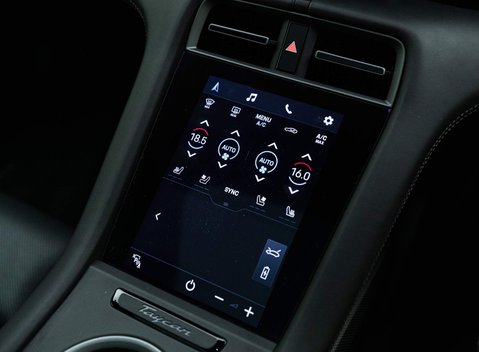 Porsche Taycan TURBO S 93KWH 18