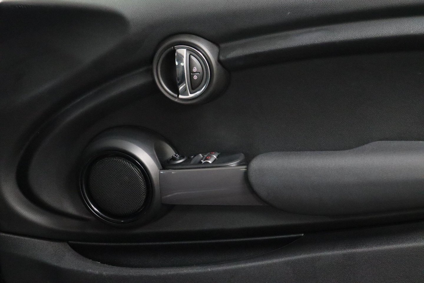 2018 MINI Hatch — image 32