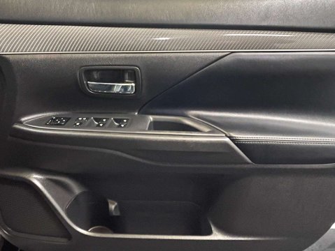 Mitsubishi Outlander 2.0 Outlander Exceed CVT 4WD 5dr 9