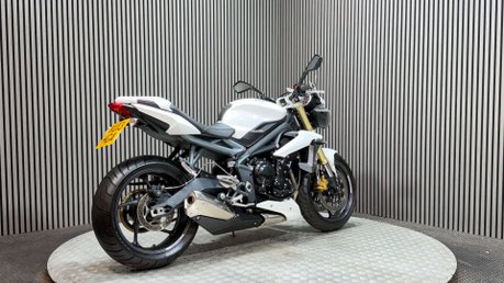 Triumph Street Triple 2013 ONLY 13K STUNNING EXAMPLE NEW MOT WARRANTY 2