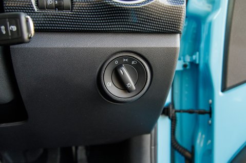 Volkswagen Up BLACK EDITION 11