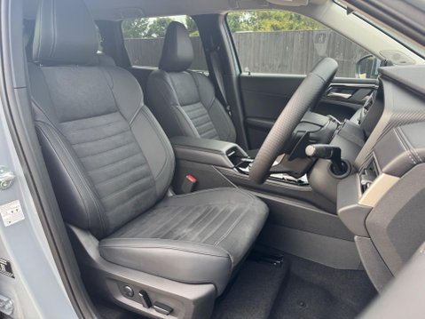 Mitsubishi Outlander 2.4 22.7kWh Nativa CVT 4WD Euro 6 (s/s) 5dr 13