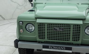 Land Rover Defender 110 HERITAGE 32