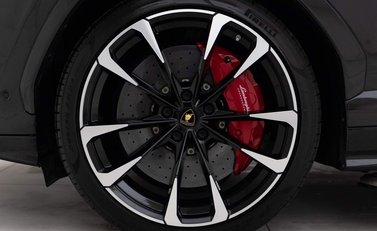 Lamborghini Urus V8 22