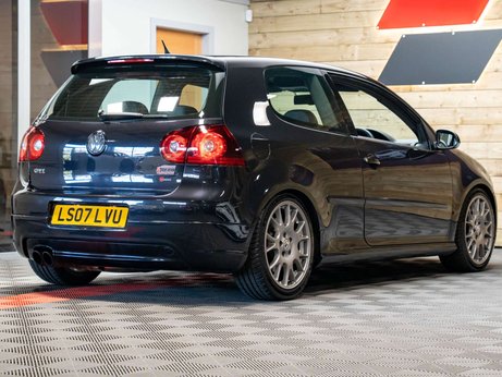 Volkswagen Golf 2.0 Golf GTi Edition 30 230 3dr 3