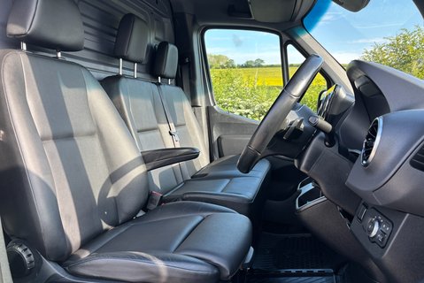 Mercedes-Benz Sprinter 319 Cdi 7g-Tronic L2 H1 4x4 Panel Van - Air Con / Sat Nav / Rear Camera 4