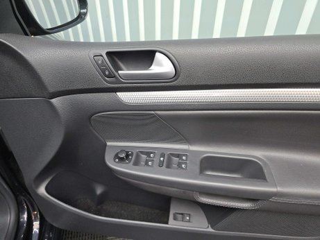 Volkswagen Golf 3.2 V6 R32 Hatchback 5dr Petrol DSG 4Motion (233 g/km, 247 bhp) 8