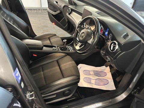 Mercedes-Benz GLA 1.6 GLA180 Urban Edition Euro 6 (s/s) 5dr 8