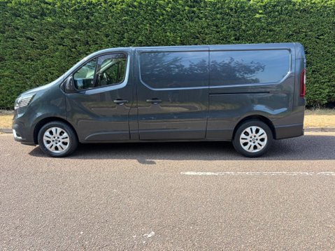Renault Trafic 2.0 dCi Blue LL30 Sport L2 H1 Euro 6 (s/s) 5dr 4