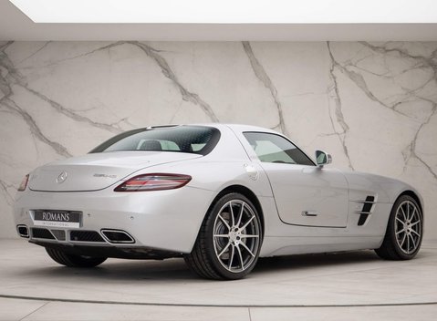 Mercedes-Benz SLS 6.2 63 V8 AMG 2dr 19