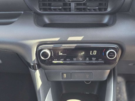 Toyota Yaris 1.5 VVT-h Icon Hatchback 5dr Petrol Hybrid E-CVT Euro 6 (s/s) (116 ps) 24