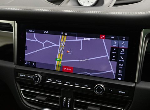 Porsche Macan TURBO PDK 15