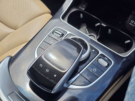 Mercedes-Benz C Class 2.0 C200 Sport (Premium) Saloon 4dr Petrol 7G-Tronic+ Euro 6 (s/s) (184 ps) 42