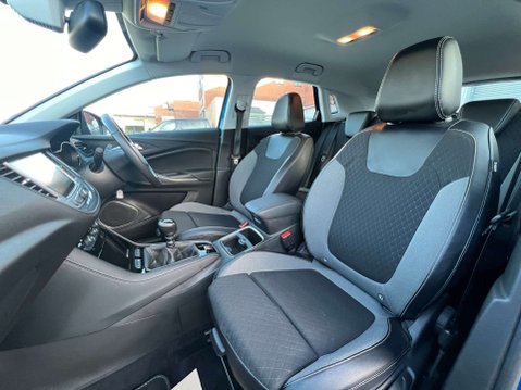 Vauxhall Grandland X 1.2 Grandland X Tech Line Nav T S/S 5dr - NATIONAL DELIVERY* 14