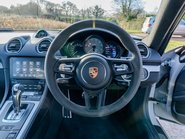 Porsche 718 Cayman GT4 PDK 12