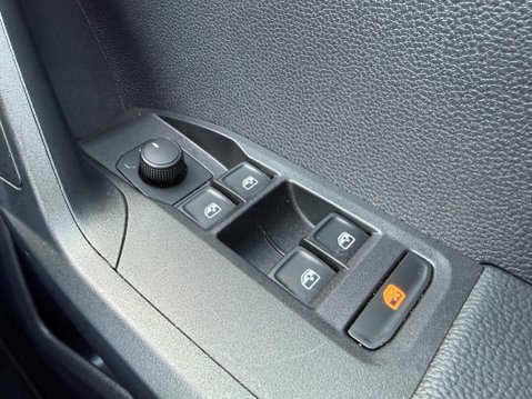 SEAT Arona TDI SE 1 OWNER 33