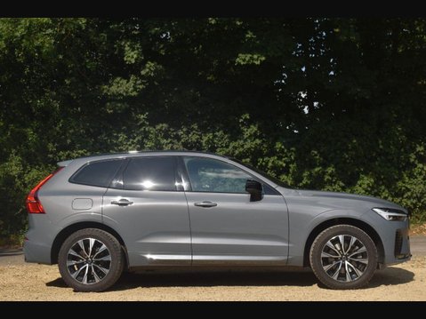 Volvo XC60 2.0 B4 MHEV Plus SUV 5dr Petrol Hybrid Auto Euro 6 (s/s) (197 ps) 3