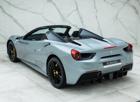 Ferrari 488 Spider 12
