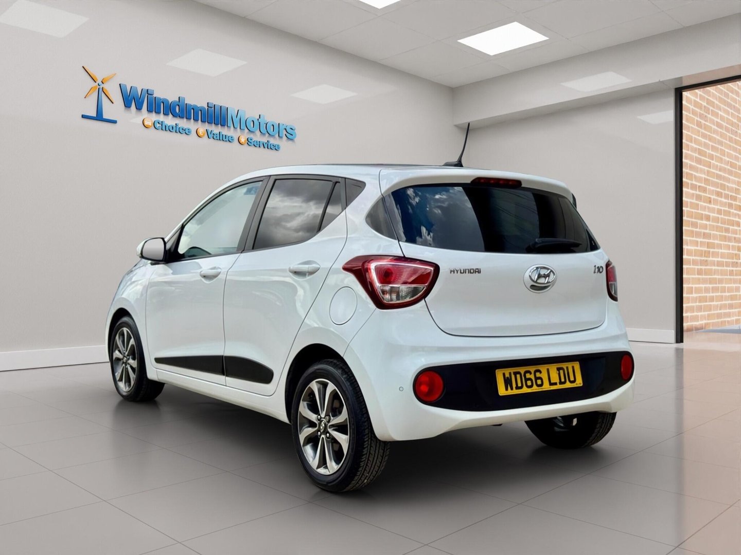 2017 Hyundai i10 — image 8
