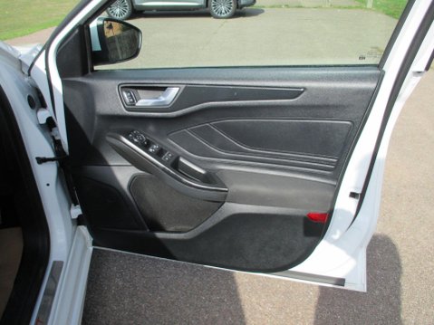Ford Focus 1.0T EcoBoost ST-Line Euro 6 (s/s) 5dr 47