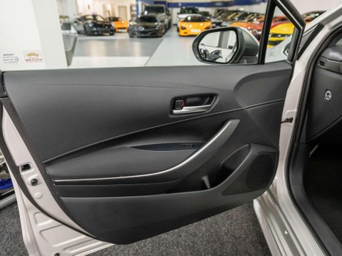 Toyota Corolla 1.8 VVT-h Design Touring Sports 5dr Petrol Hybrid CVT Euro 6 (s/s) (122 ps) 61