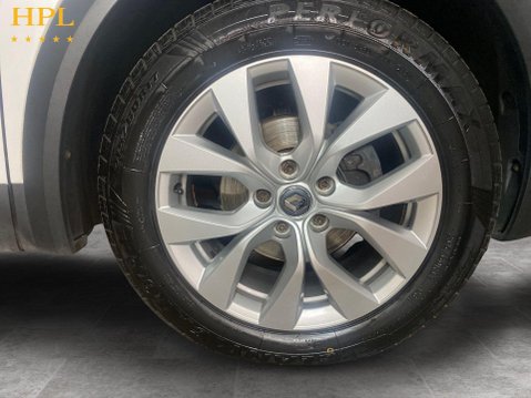 Renault Captur 1.3 TCe Iconic SUV 5dr Petrol Manual Euro 6 (s/s) (130 ps) Alloys - Air Con 10