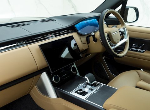 Land Rover Range Rover P530 Autobiography LWB 7 Seater 18