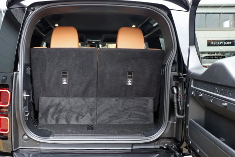 Defender 90 Commercial 6