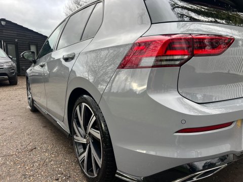 Volkswagen Golf R-LINE TDI DSG 56