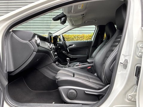 Mercedes-Benz GLA Class GLA 180 URBAN EDITION 17