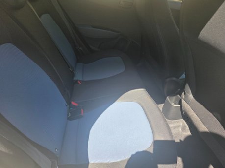 Hyundai i10 SE ONLY 13,000 MILES FROM NEW 10