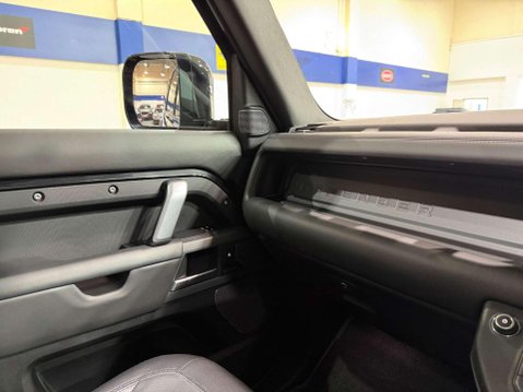 Land Rover Defender 3.0 D300 MHEV X-Dynamic HSE SUV 5dr Diesel Auto 4WD Euro 6 (s/s) (300 ps) 53