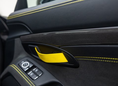 Porsche Cayman GT4 (718) 32