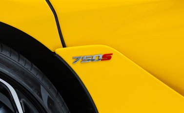 McLaren 750S 25