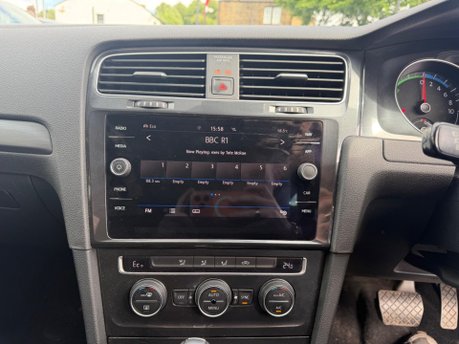 Volkswagen Golf E-GOLF 12