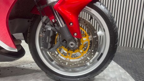 Honda VFR1200F VFR 1200 2014 ONLY 26K LUGGAGE NEW MOT WARRANTY TOURER 13
