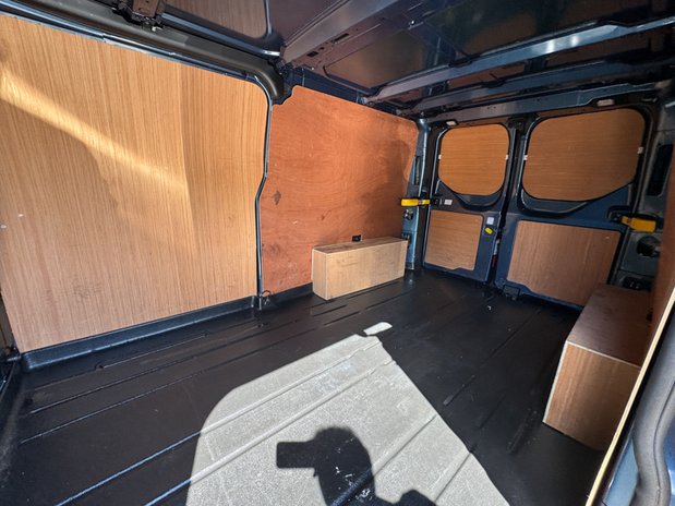 Ford Transit Custom AUTO LWB [SOLD CM] L2H1 Low Roof Limited 300 Air Con Alloys Sensors EURO 6 15
