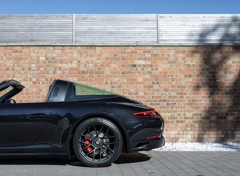 Porsche 911 (991.2) Targa 4 GTS 33