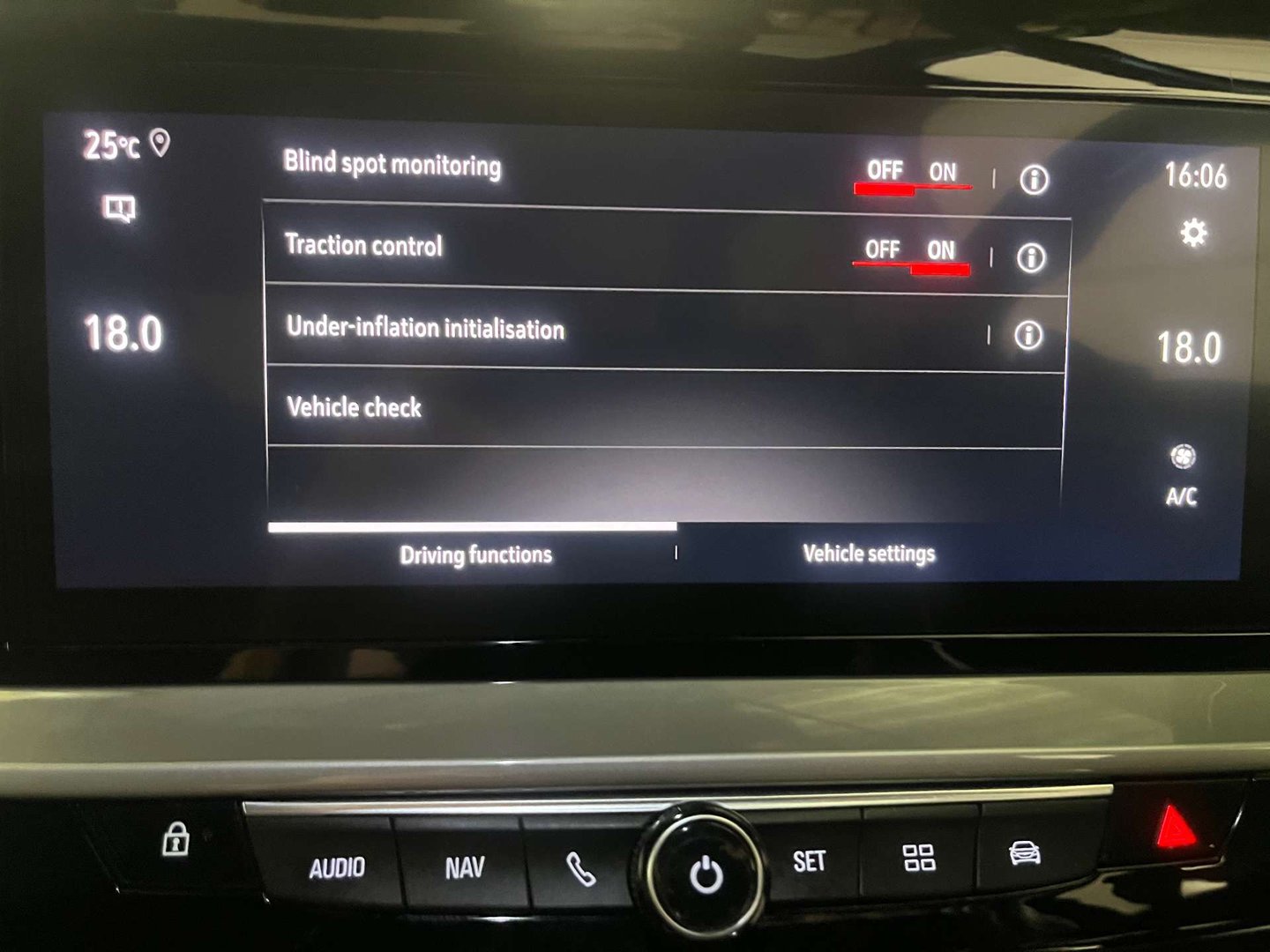 2023 Vauxhall Mokka — image 20