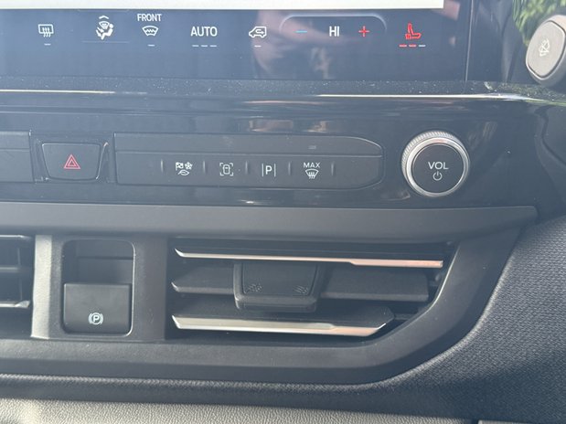 Ford Tourneo Custom Titanium Luxe | 9 Seater | L2 LWB | 320 | Euro 6 | £29083 + VAT 25