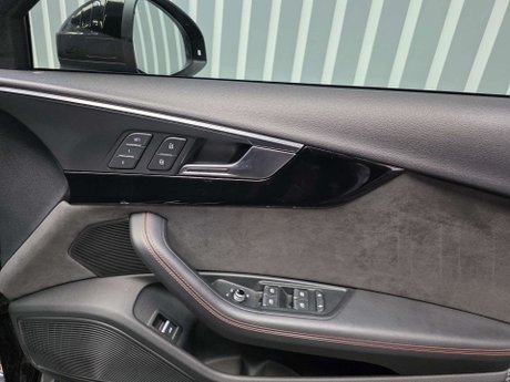 Audi RS4 2.9 TFSI V6 Estate 5dr Petrol Tiptronic quattro Euro 6 (s/s) (450 ps) 37