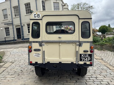Land Rover 88 Series III SUV 39