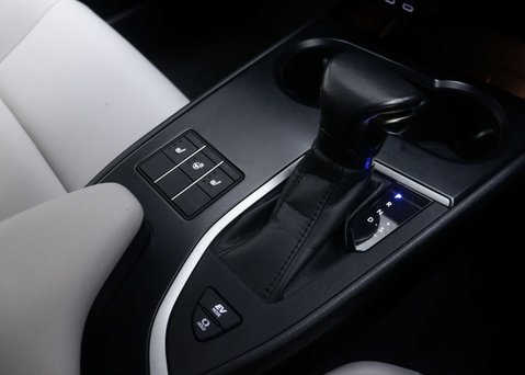 Lexus Ux 2.0 UX 250H F Sport Design 4x2 CVT 5dr 33