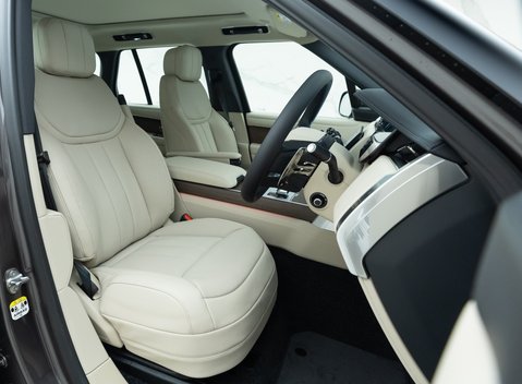 Land Rover Range Rover P460e SE 10