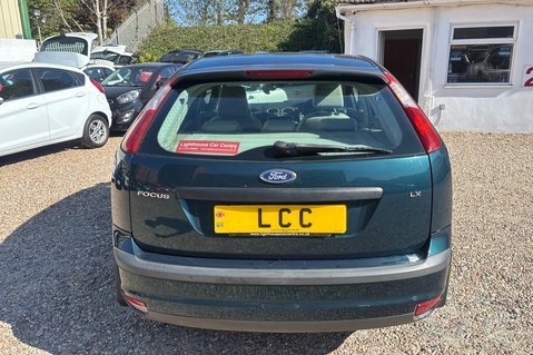 Ford Focus LX 16V.. CREAM UPHOLSTERY.. IDEAL FAMILY CAR.. NEW MOT 12