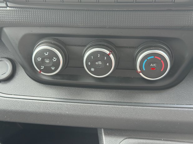 Renault Trafic LWB L2H2 [SOLD MT] High Roof Business LL30 Air Con Sensors Cam EURO 6 43