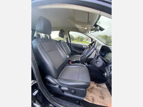 Ford Ecosport TITANIUM TDCI 9