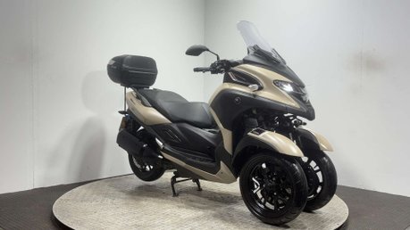 Yamaha Tricity 300 2024 ONLY 443 MILES!! 3 WHEELER TRIKE RIDE ON A CAR LICENCE 300CC 3