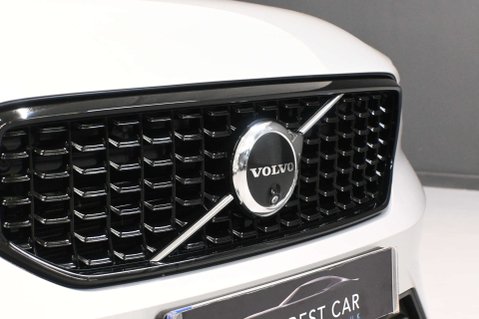 Volvo XC40 2.0 XC40 + B4 MHEV AWD Auto 5dr 28