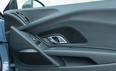 Audi R8 V10 PERFORMANCE CARBON BLACK 18